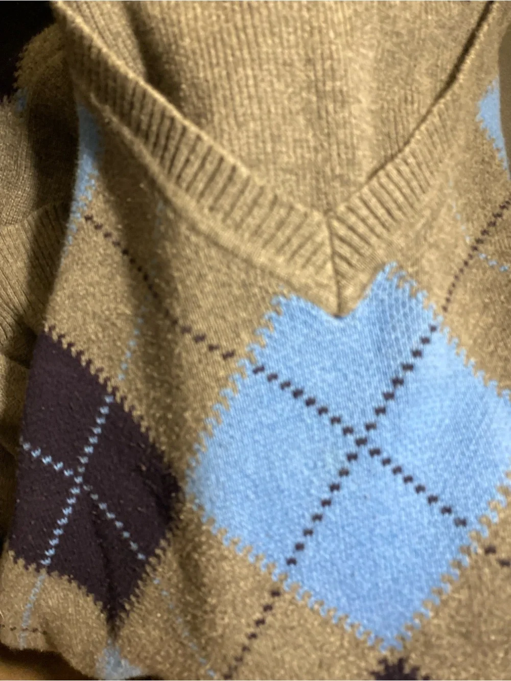 Arrow neck pullover